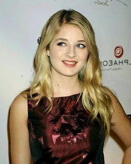 Jackie Evancho Style, Clothes and Jackie Evancho Hair Style,