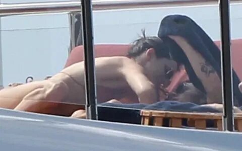 Kendall Jenner y Harry Styles pillados en alta mar (fotos) L