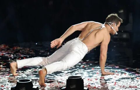 Joey McIntyre - Kids Block Performing - 4