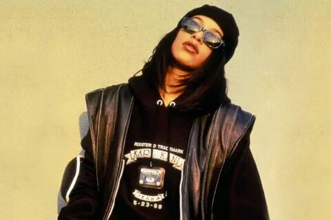 Aaliyah Outfits - Here S A Look At Aaliyah S Most Iconic Loo