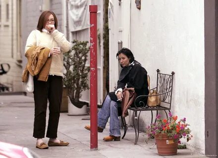 SmokingCelebs.com--Shannen Doherty smoking cigarettes