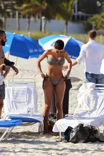 Nicole Murphy latest sexy bikini stills in Miami (Mar.3, 201