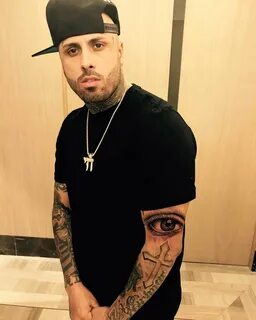 Pin by Gabriela Ortiz on Nicky jam Record producer, Beautifu