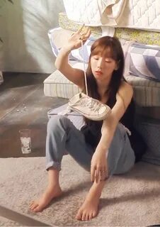 Taeyeon Feet (4 more pictures) - celebrity-feet.com