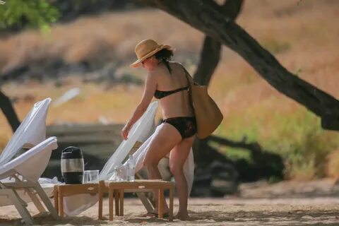 Julia Louis-Dreyfus in Bikini in Hawaii * CelebMafia