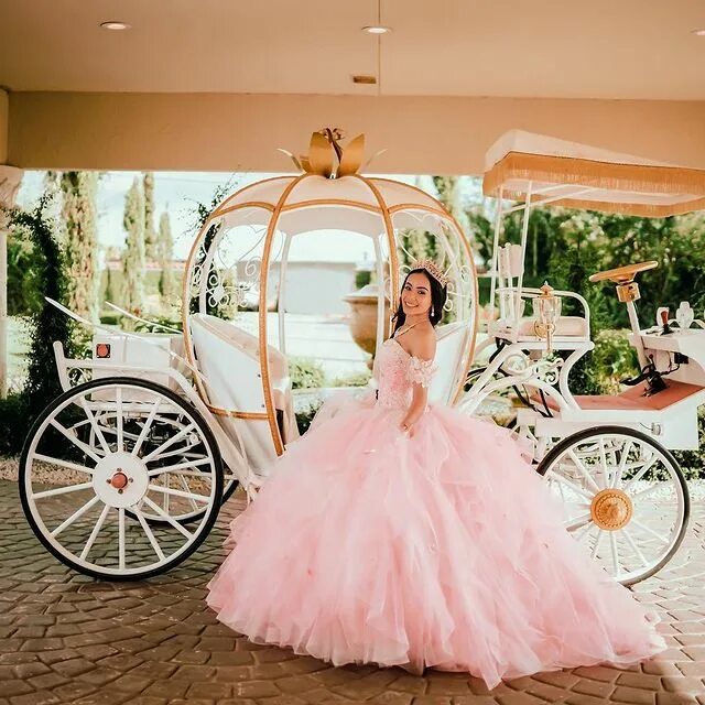 beautybyjenny_quinces 👗: @la_quinceanera_by_decoradisimo Venue: @villatosc...