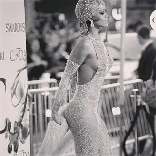 See the sparkly, naked dress Rihanna wore to the CFDA