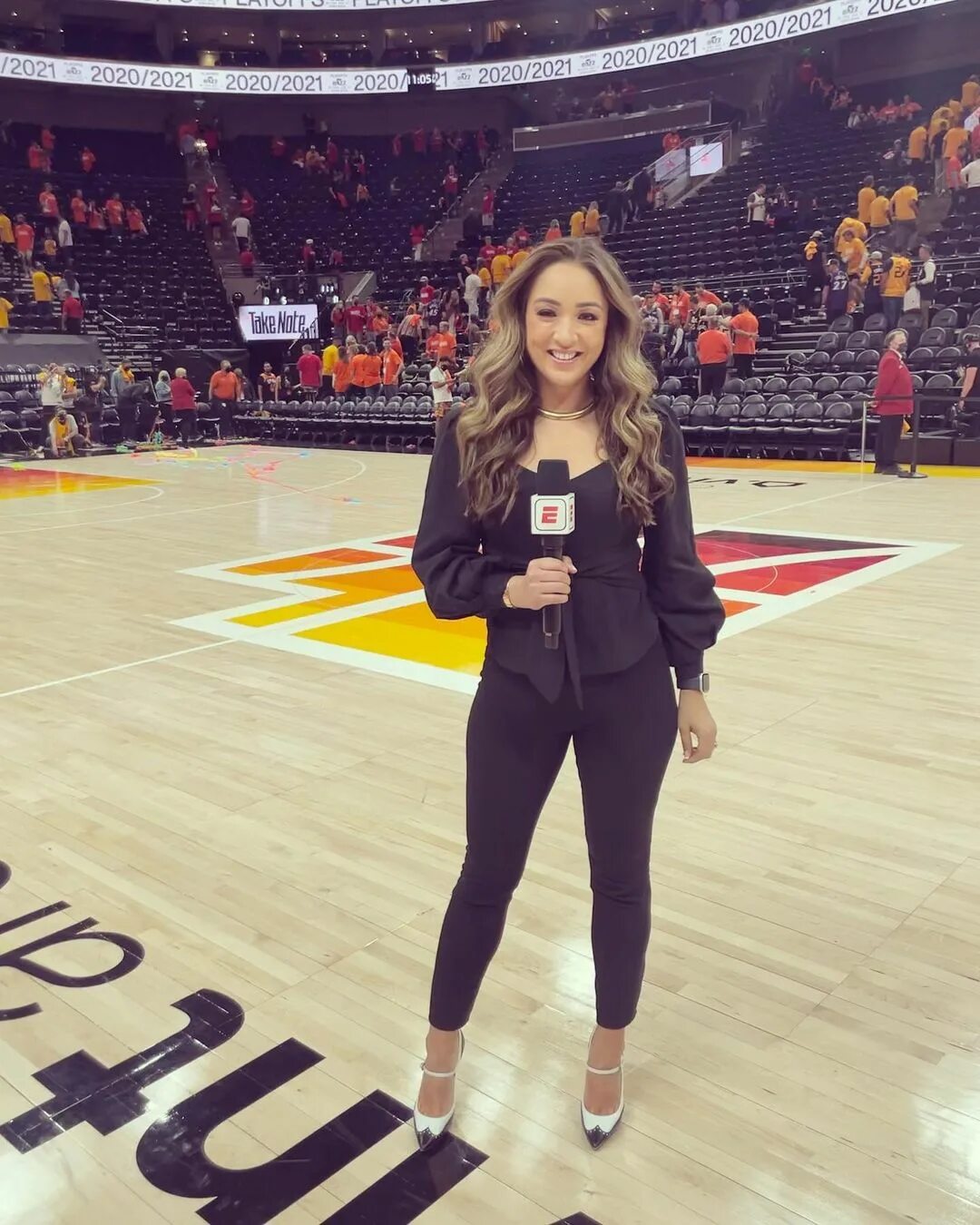 Cassidy Hubbarth в Instagram: "😷 OFF.