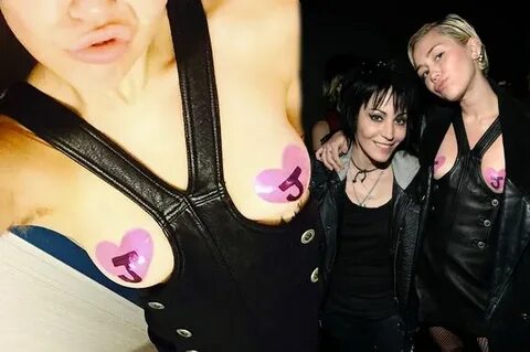 joan jett boobs