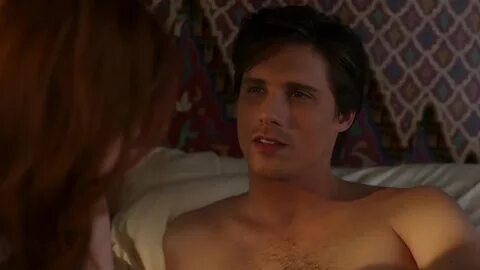 ausCAPS: Liam Johnson shirtless in Famous In Love 2-08 "Look