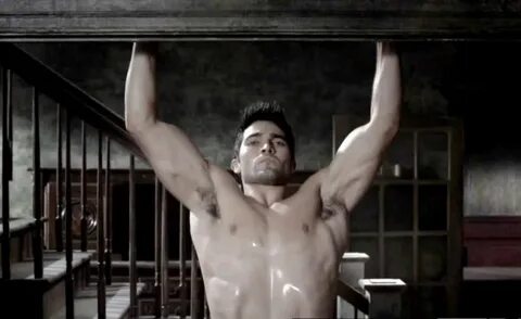 Tyler Hoechlin as Derek Hale - Sitcoms Online Photo Gallerie