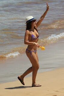 Sarah Shahi in bikini at the beach in Hawaii (HQ)-12 GotCele