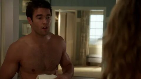 Josh Bowman as Daniel Grayson shirtless in Revenge 3 × 08 "S