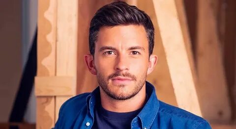 Is Jonathan Bailey Gay? Here's the Scoop On his Love Life - 