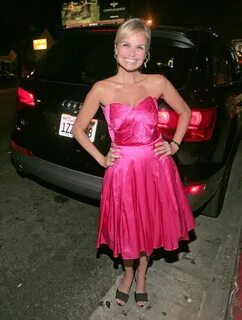 Kristin Chenoweth Feet (4 photos) - celebrity-feet.com