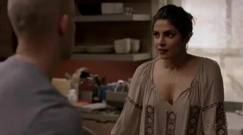 le haut d'Alex Parrish dans Quantico Spotern