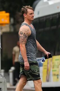 Joel Kinnaman Heads to the Gym in NYC - Tom + Lorenzo