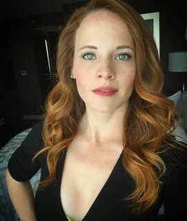 49 hot pictures of Katie Leclerc that expose her sexy hourgl