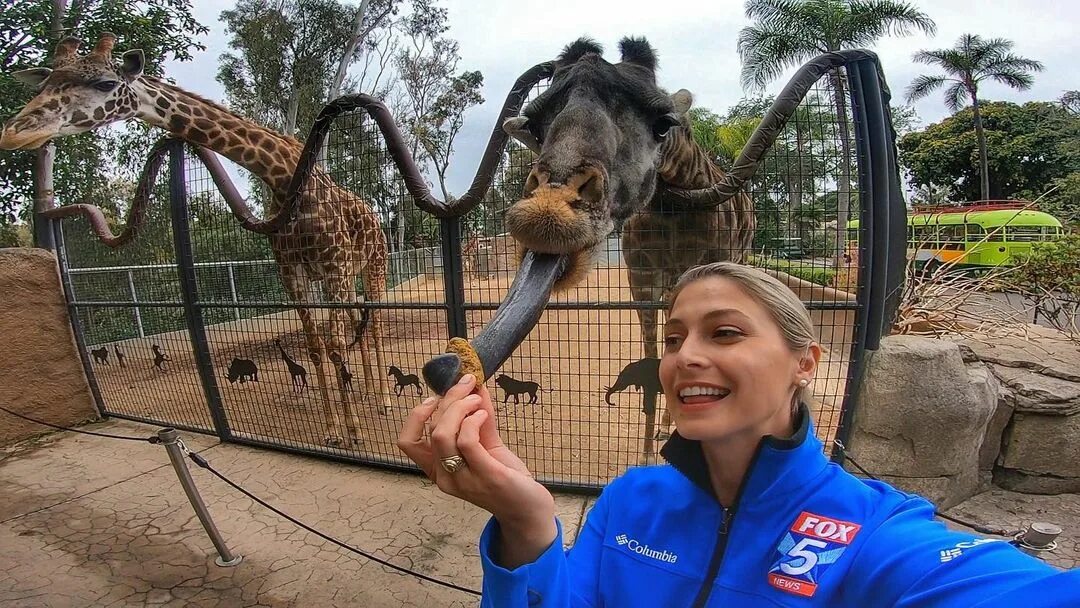 Tabitha Lipkin в Instagram: "#FlashbackFriday with my 🦒 friends! 