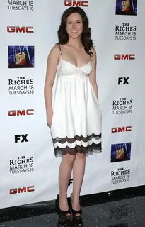 Shannon Woodward Sexy