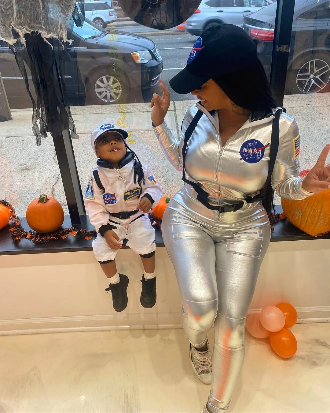 Alexis Skyy в Instagram: "Outta space girls 🤍" .