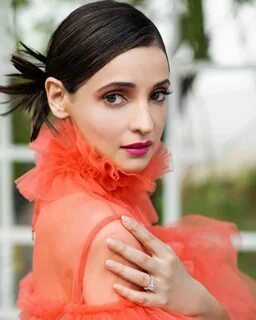 Sanaya Irani looks stunning in her new promotional photos fo