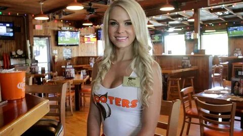 Hooters waitress succeeds at international swimsuit pageant 