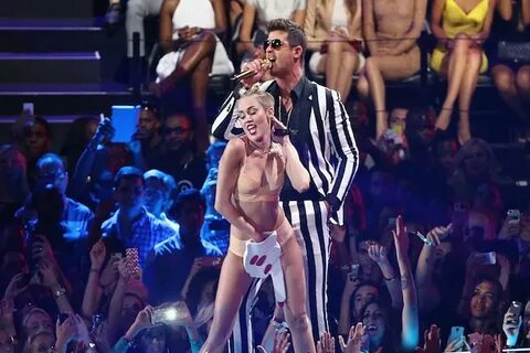 Miley Cyrus at VMAs: 20 Funniest Tweets About Her Performanc