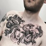 Медуза Горгона, тату на груди у парня - фото татуировок