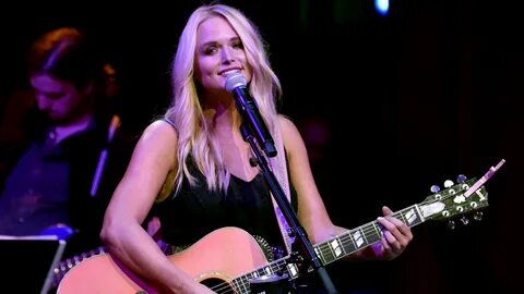 Miranda Lambert Has Fans in a Frenzy Over Her Cryptic 'Comin