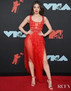 Hailee Steinfeld In Aadnevik - 2019 MTV VMAs - Red Carpet Fa