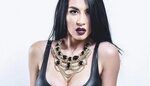 La sensual vedette venezolana Diosa Canales carga contra Gua