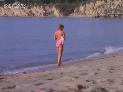 Катрин Мэри Стюарт в купальнике на пляже - Голливудские жёны