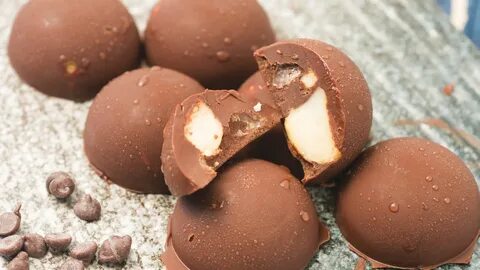 Keto Chocolate Macadamia Fat Bombs - Recipe - Diet Doctor