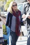 Kristen Bell Street Style- Out in Hollywood, November 2013 *