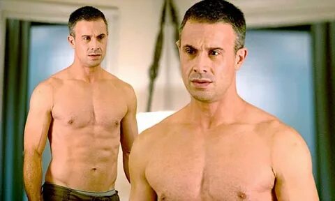 Freddie Prinze, Jr. shows off muscles in Witches Of East End