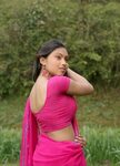 Hot Indian Girls Saree Cleavage / Kavya Singh Hot Cleavage i