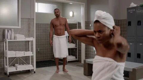 ausCAPS: Jesse Williams shirtless in Grey's Anatomy 14-09 "1