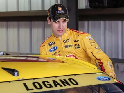 Red-hot Joey Logano wins NASCAR pole at Martinsville - Daily