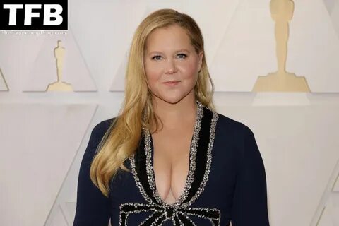 Amy Schumer Cleavage (16 Pics) - What's Fappened?💦