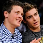 Zac Efron And His Brother Dylan / Zac Efron S Photo With Bro