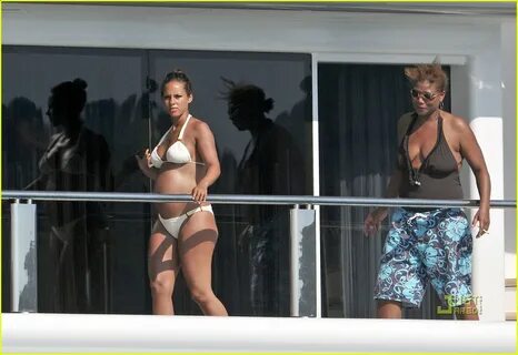 Alicia Keys: Bikini Baby Bump!: Photo 2471647 Alicia Keys, B