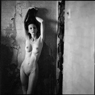 doorwaygirl.JPG - Random Nude