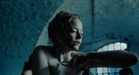 0113024933392_09_Emma-Stone-nude-topless-The-Favorite-2018-H