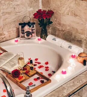 romantic bath idea rose petals and candles Romantic spa, Rom