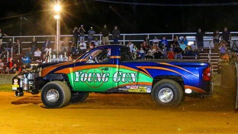 National Modified 4x4 Trucks Pulling at the 2016 Southern Sh