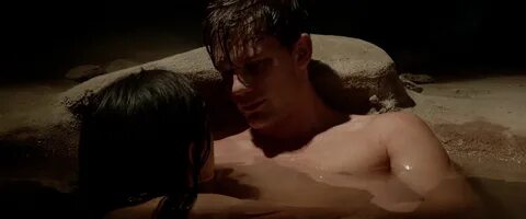 ausCAPS: Jeremy Irvine shirtless in Beyond The Reach