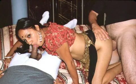 Mature Indian chick enjoying threesome hardcore - 15 Pics As