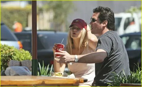 Dean Cain Uses His Super Eating & Kissing Powers: Photo 1056