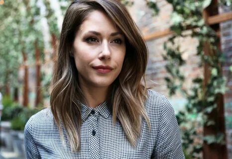 Amanda Crew Interview 2016 Amanda crew, Crew hair, Amanda